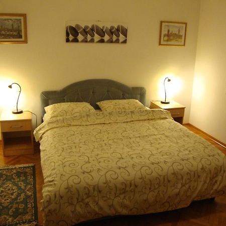 Centre Point Apartment พอดโกริกา ห้อง รูปภาพ
